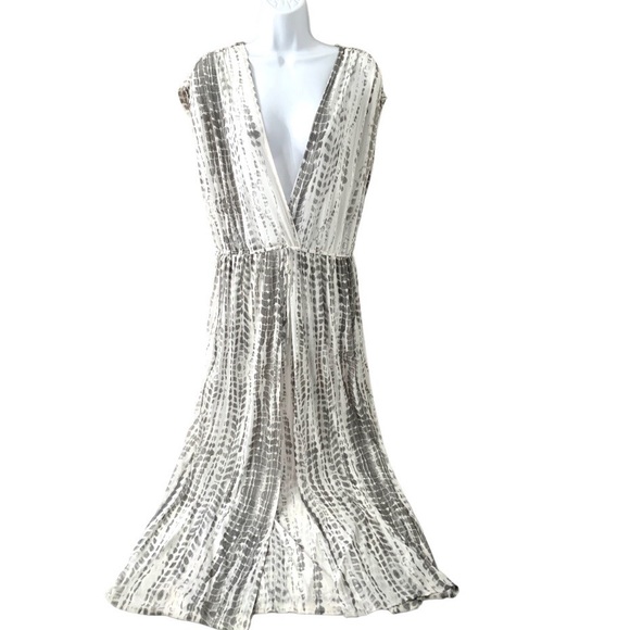 Love Is For Eternity maxi cover-up in a white and gray color combo- L - Picture 13 of 13